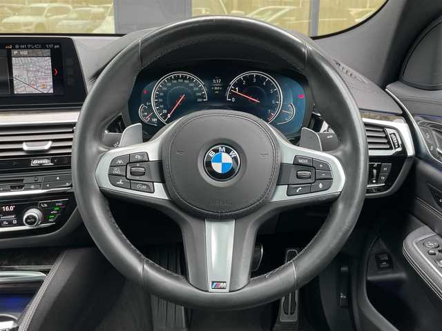 ＢＭＷ ６４０ｉ 石川県 2018(平30)年 6.2万km パール 純正ナビ/（DTV/DVD/Bluetooth）/後席モニター（左右独立10.2インチ）/ドライビングアシスト/衝突軽減/レーンキープ/パークアシスト/全周囲カメラ/黒革コンフォートシート/シートヒーター/エアシート/アクティブベンチレーションシート/HarmanKardonサウンドシステム/パノラマガラスサンルーフ/AdoptoiveLED/純正オプション20インチアルミホイール