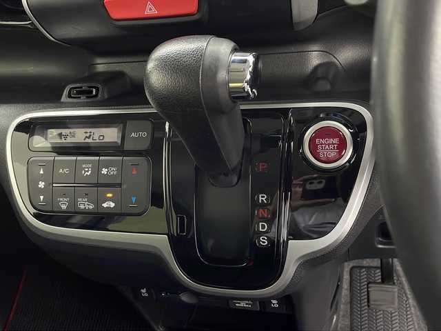 ホンダ Ｎ ＢＯＸ カスタム ターボ SSパッケージ 鹿児島県 2017(平29)年 5.7万km プレミアムベルベットパープル・パール 純正ナビ/(CD/DVD/Bluetooth/SD/AM/FM)/バックカメラ/両側パワースライドドア/衝突軽減ブレーキ（CTBA）/パドルシフト/ドアバイザー/純正15インチアルミホイール/フロアマット/純正ドライブレコーダー/横滑り防止装置/フォグライト/シートリフター
