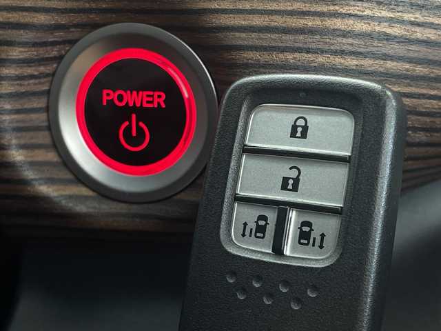 ホンダ フリード ハイブリット クロスター 愛知県 2023(令5)年 1.8万km クリスタルブラックパール 純正ナビ/・Bluetooth/・CD/バックカメラ/両側パワースライドドア/ホンダセンシング/・衝突軽減システム/・レーンキープアシスト/・コーナーセンサー（リア）/・レーダークルーズコントロール/運転席/助手席シートヒーター/電動格納ミラー/ETC/LEDアクティブコーナリングライト/LEDフォグライト