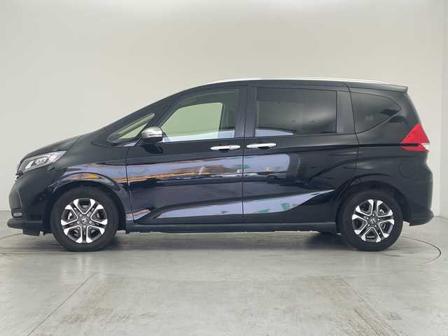 ホンダ フリード ハイブリット クロスター 愛知県 2023(令5)年 1.8万km クリスタルブラックパール 純正ナビ/・Bluetooth/・CD/バックカメラ/両側パワースライドドア/ホンダセンシング/・衝突軽減システム/・レーンキープアシスト/・コーナーセンサー（リア）/・レーダークルーズコントロール/運転席/助手席シートヒーター/電動格納ミラー/ETC/LEDアクティブコーナリングライト/LEDフォグライト