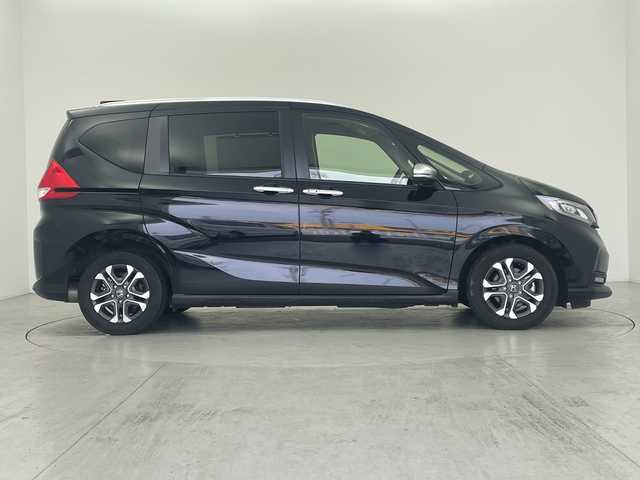 ホンダ フリード ハイブリット クロスター 愛知県 2023(令5)年 1.8万km クリスタルブラックパール 純正ナビ/・Bluetooth/・CD/バックカメラ/両側パワースライドドア/ホンダセンシング/・衝突軽減システム/・レーンキープアシスト/・コーナーセンサー（リア）/・レーダークルーズコントロール/運転席/助手席シートヒーター/電動格納ミラー/ETC/LEDアクティブコーナリングライト/LEDフォグライト