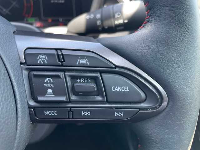 トヨタ ＧＲカローラ RZ 三重県 2024(令6)年 0.9万km プラチナホワイトパールマイカ 純正10.5型ディスプレイオーディオプラス/・コネクティッドナビ対応10.5型ディスプレイ/・車載ナビゲーション/・JBLサウンドシステム/・録画機能付バックガイドモニター/・ビルトインETC2.0/メーカーオプション/・ブラインドスポットモニター/・安心降車アシスト/・リアクロストラフィックアラート/・クリアランスソナー/バックソナー/・カラーヘッドアップディスプレイ/・D/N席シートヒーター/・ステアリングヒーター/セーフティセンス/・プリクラッシュセーフティ/・レーントレーシングアシスト/・レーンディパーチャーアラート/・レーダークルーズコントロール/・オートマチックハイビーム/・ロードサインアシスト/・発進遅れ告知機能/4WD/ターボ/純正10.5型ディスプレイオーディオプラス/【ナビ/フルセグTV/Bluetooth/USB/Miracast】/バックガイドモニター/ドライブレコーダー/オートライト/LEDヘッドランプ/LEDフロントフォグランプ/カーボンルーフ/235/40R18インチBBS製純正AW/GRロゴ入りレッドブレーキキャリパー/プッシュスタート/スマートキー/スペアキー/純正フロアマット