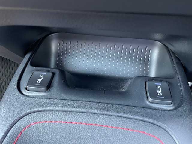 トヨタ ＧＲカローラ RZ 三重県 2024(令6)年 0.9万km プラチナホワイトパールマイカ 純正10.5型ディスプレイオーディオプラス/・コネクティッドナビ対応10.5型ディスプレイ/・車載ナビゲーション/・JBLサウンドシステム/・録画機能付バックガイドモニター/・ビルトインETC2.0/メーカーオプション/・ブラインドスポットモニター/・安心降車アシスト/・リアクロストラフィックアラート/・クリアランスソナー/バックソナー/・カラーヘッドアップディスプレイ/・D/N席シートヒーター/・ステアリングヒーター/セーフティセンス/・プリクラッシュセーフティ/・レーントレーシングアシスト/・レーンディパーチャーアラート/・レーダークルーズコントロール/・オートマチックハイビーム/・ロードサインアシスト/・発進遅れ告知機能/4WD/ターボ/純正10.5型ディスプレイオーディオプラス/【ナビ/フルセグTV/Bluetooth/USB/Miracast】/バックガイドモニター/ドライブレコーダー/オートライト/LEDヘッドランプ/LEDフロントフォグランプ/カーボンルーフ/235/40R18インチBBS製純正AW/GRロゴ入りレッドブレーキキャリパー/プッシュスタート/スマートキー/スペアキー/純正フロアマット