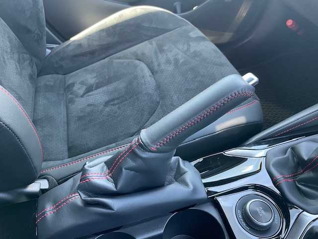 トヨタ ＧＲカローラ RZ 三重県 2024(令6)年 0.9万km プラチナホワイトパールマイカ 純正10.5型ディスプレイオーディオプラス/・コネクティッドナビ対応10.5型ディスプレイ/・車載ナビゲーション/・JBLサウンドシステム/・録画機能付バックガイドモニター/・ビルトインETC2.0/メーカーオプション/・ブラインドスポットモニター/・安心降車アシスト/・リアクロストラフィックアラート/・クリアランスソナー/バックソナー/・カラーヘッドアップディスプレイ/・D/N席シートヒーター/・ステアリングヒーター/セーフティセンス/・プリクラッシュセーフティ/・レーントレーシングアシスト/・レーンディパーチャーアラート/・レーダークルーズコントロール/・オートマチックハイビーム/・ロードサインアシスト/・発進遅れ告知機能/4WD/ターボ/純正10.5型ディスプレイオーディオプラス/【ナビ/フルセグTV/Bluetooth/USB/Miracast】/バックガイドモニター/ドライブレコーダー/オートライト/LEDヘッドランプ/LEDフロントフォグランプ/カーボンルーフ/235/40R18インチBBS製純正AW/GRロゴ入りレッドブレーキキャリパー/プッシュスタート/スマートキー/スペアキー/純正フロアマット