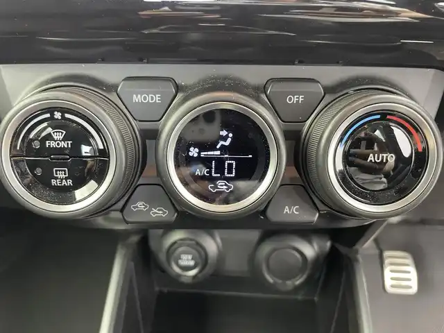 スズキ スイフト スポーツ 富山県 2023(令5)年 3.4万km プレミアムシルバーメタリック BRIDEシート/FUJITUBOマフラー/TEIN車高調/クスコLSD/KENWOODオーディオ（AM/FM/CD/USB）/D席シートヒーター/クルーズコントロール/横滑り防止装置/社外アルミホイール/社外フロアマット/オートLEDライト/スマートキー
