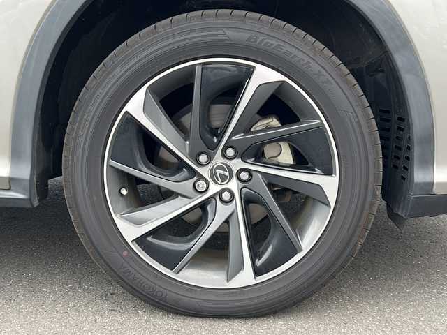 レクサス ＲＸ 450h バージョンL 茨城県 2019(平31)年 7.2万km ソニックチタニウム 純正12.3インチナビ/パノラミックビューイングモニター/ETC2.0/シートヒーター/シートエアコン/パワーシート/メモリーシート/パワーバックドア/スマートキー/プッシュスタート/衝突軽減システム/レーダークルーズコントロール/レーンキープアシスト/横滑り防止装置/ブラインドスポットモニター/LEDオートライト/オートマチックハイビーム/ヘッドアップディスプレイ/コーナーセンサー