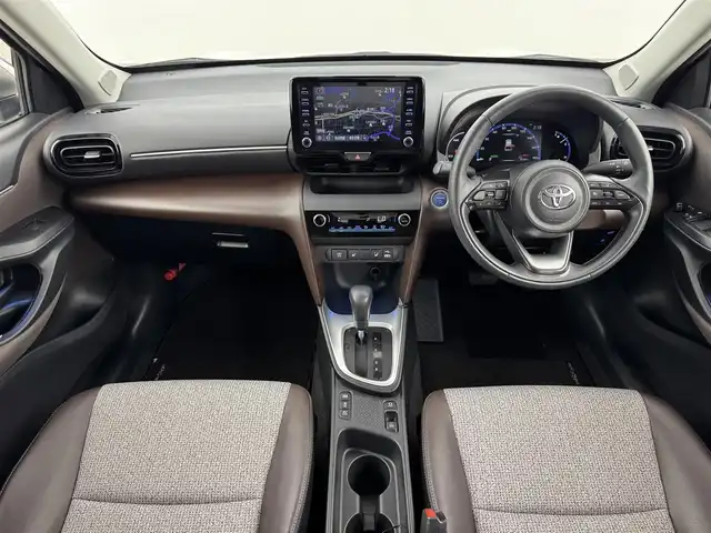 トヨタ ヤリスクロス ハイブリッド Z 福岡県 2021(令3)年 3.6万km ホワイトパールクリスタルシャイン 純正８型ＤＡナビ　/全方位カメラ　/ビルトインＥＴＣ　/前後ドラレコ　/レーダークルコン　/コーナーセンサー　/衝突被害軽減　/レーンキープ　/ＢＳＭ　/ＰＫＳＢ　/ハーフレザーシート　/パワーシート　/シートヒーター　/ステアリングヒーター　/パワーバックドア　/純正１８インチアルミホイール　/ＬＥＤヘッドライト