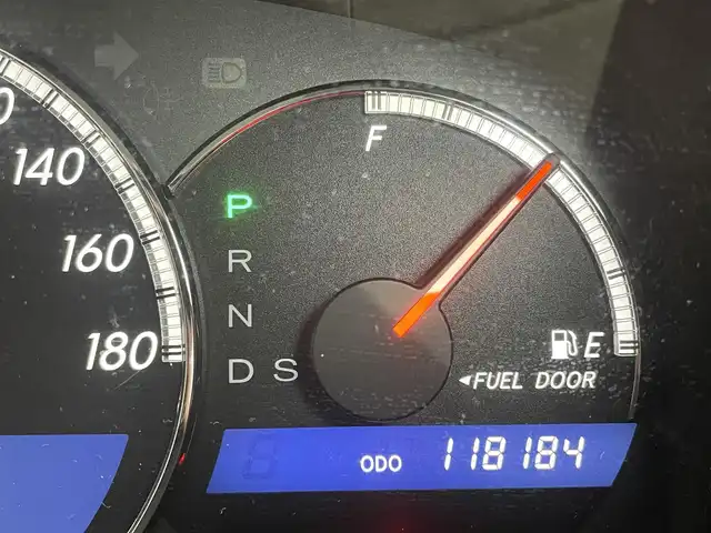 トヨタ クラウン アスリート アスリート 岡山県 2006(平18)年 11.7万km プレミアムシルバーパール 登録時走行距離118185km/純正HDDナビ/(AM/FM/DISC/TV/MD)/ビルトインETC/パワーシート/クルーズコントロール/バックカメラ/プッシュスタート/スマートキー/純正１８インチアルミホイール/キセノンヘッドライト/保証書/記録簿/取扱説明書/純正フロアマット