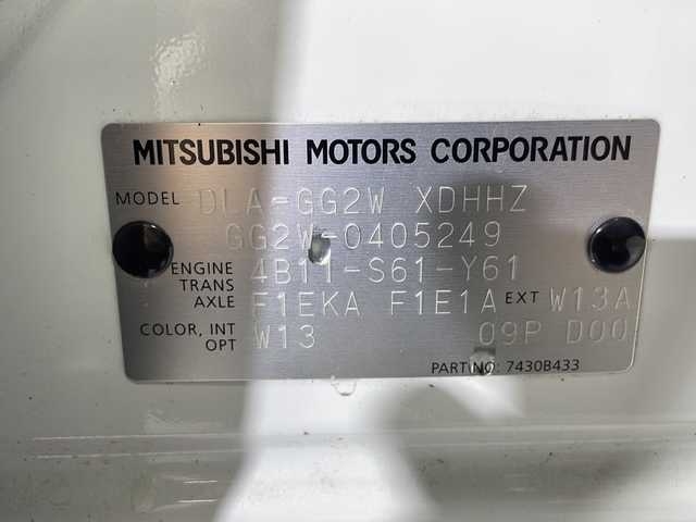 三菱 アウトランダー ＰＨＥＶ G プレミアムパッケージ 沖縄県 2018(平30)年 6.4万km シルキーホワイト 県外仕入れ　/禁煙車　/純正ナビ[J-15]/（フルセグＴＶ　ＣＤ　ＤＶＤ　Ｂｌｕｅｔｏｏｔｈ）/全方位カメラ　/アダプティブクルーズコントロール　/ステアリングスイッチ　/パワーシート　/レザーシート/電動パーキングブレーキ　/ＥＴＣ/前方ドライブレコーダー/パドルシフト/パワーバックドア/衝突被害軽減ブレーキ/車線逸脱警報機能