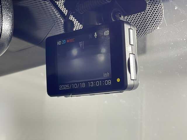 三菱 アウトランダー ＰＨＥＶ G プレミアムパッケージ 沖縄県 2018(平30)年 6.4万km シルキーホワイト 県外仕入れ　/禁煙車　/純正ナビ[J-15]/（フルセグＴＶ　ＣＤ　ＤＶＤ　Ｂｌｕｅｔｏｏｔｈ）/全方位カメラ　/アダプティブクルーズコントロール　/ステアリングスイッチ　/パワーシート　/レザーシート/電動パーキングブレーキ　/ＥＴＣ/前方ドライブレコーダー/パドルシフト/パワーバックドア/衝突被害軽減ブレーキ/車線逸脱警報機能