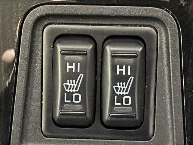 三菱 アウトランダー ＰＨＥＶ G プレミアムパッケージ 沖縄県 2018(平30)年 6.4万km シルキーホワイト 県外仕入れ　/禁煙車　/純正ナビ[J-15]/（フルセグＴＶ　ＣＤ　ＤＶＤ　Ｂｌｕｅｔｏｏｔｈ）/全方位カメラ　/アダプティブクルーズコントロール　/ステアリングスイッチ　/パワーシート　/レザーシート/電動パーキングブレーキ　/ＥＴＣ/前方ドライブレコーダー/パドルシフト/パワーバックドア/衝突被害軽減ブレーキ/車線逸脱警報機能