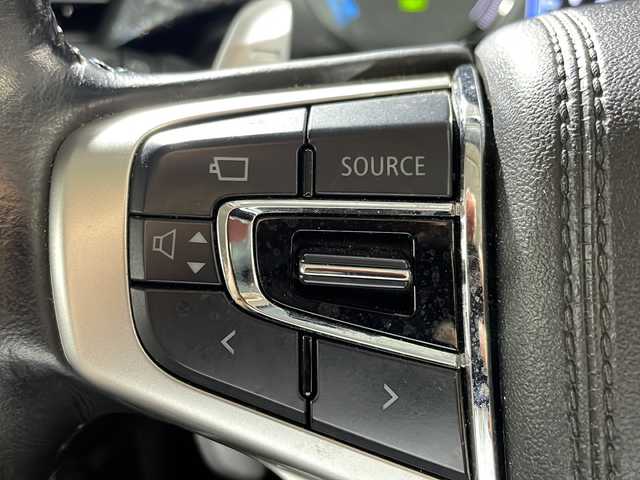 三菱 アウトランダー ＰＨＥＶ G プレミアムパッケージ 沖縄県 2018(平30)年 6.4万km シルキーホワイト 県外仕入れ　/禁煙車　/純正ナビ[J-15]/（フルセグＴＶ　ＣＤ　ＤＶＤ　Ｂｌｕｅｔｏｏｔｈ）/全方位カメラ　/アダプティブクルーズコントロール　/ステアリングスイッチ　/パワーシート　/レザーシート/電動パーキングブレーキ　/ＥＴＣ/前方ドライブレコーダー/パドルシフト/パワーバックドア/衝突被害軽減ブレーキ/車線逸脱警報機能