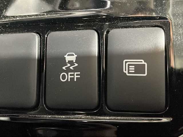 三菱 アウトランダー ＰＨＥＶ G プレミアムパッケージ 沖縄県 2018(平30)年 6.4万km シルキーホワイト 県外仕入れ　/禁煙車　/純正ナビ[J-15]/（フルセグＴＶ　ＣＤ　ＤＶＤ　Ｂｌｕｅｔｏｏｔｈ）/全方位カメラ　/アダプティブクルーズコントロール　/ステアリングスイッチ　/パワーシート　/レザーシート/電動パーキングブレーキ　/ＥＴＣ/前方ドライブレコーダー/パドルシフト/パワーバックドア/衝突被害軽減ブレーキ/車線逸脱警報機能