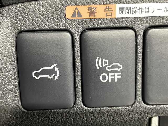 三菱 アウトランダー ＰＨＥＶ G プレミアムパッケージ 沖縄県 2018(平30)年 6.4万km シルキーホワイト 県外仕入れ　/禁煙車　/純正ナビ[J-15]/（フルセグＴＶ　ＣＤ　ＤＶＤ　Ｂｌｕｅｔｏｏｔｈ）/全方位カメラ　/アダプティブクルーズコントロール　/ステアリングスイッチ　/パワーシート　/レザーシート/電動パーキングブレーキ　/ＥＴＣ/前方ドライブレコーダー/パドルシフト/パワーバックドア/衝突被害軽減ブレーキ/車線逸脱警報機能