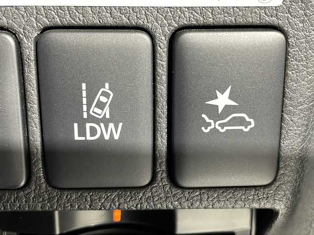 三菱 アウトランダー ＰＨＥＶ G プレミアムパッケージ 沖縄県 2018(平30)年 6.4万km シルキーホワイト 県外仕入れ　/禁煙車　/純正ナビ[J-15]/（フルセグＴＶ　ＣＤ　ＤＶＤ　Ｂｌｕｅｔｏｏｔｈ）/全方位カメラ　/アダプティブクルーズコントロール　/ステアリングスイッチ　/パワーシート　/レザーシート/電動パーキングブレーキ　/ＥＴＣ/前方ドライブレコーダー/パドルシフト/パワーバックドア/衝突被害軽減ブレーキ/車線逸脱警報機能