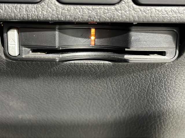 三菱 アウトランダー ＰＨＥＶ G プレミアムパッケージ 沖縄県 2018(平30)年 6.4万km シルキーホワイト 県外仕入れ　/禁煙車　/純正ナビ[J-15]/（フルセグＴＶ　ＣＤ　ＤＶＤ　Ｂｌｕｅｔｏｏｔｈ）/全方位カメラ　/アダプティブクルーズコントロール　/ステアリングスイッチ　/パワーシート　/レザーシート/電動パーキングブレーキ　/ＥＴＣ/前方ドライブレコーダー/パドルシフト/パワーバックドア/衝突被害軽減ブレーキ/車線逸脱警報機能