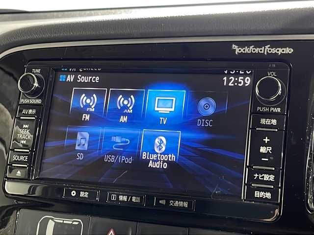 三菱 アウトランダー ＰＨＥＶ G プレミアムパッケージ 沖縄県 2018(平30)年 6.4万km シルキーホワイト 県外仕入れ　/禁煙車　/純正ナビ[J-15]/（フルセグＴＶ　ＣＤ　ＤＶＤ　Ｂｌｕｅｔｏｏｔｈ）/全方位カメラ　/アダプティブクルーズコントロール　/ステアリングスイッチ　/パワーシート　/レザーシート/電動パーキングブレーキ　/ＥＴＣ/前方ドライブレコーダー/パドルシフト/パワーバックドア/衝突被害軽減ブレーキ/車線逸脱警報機能