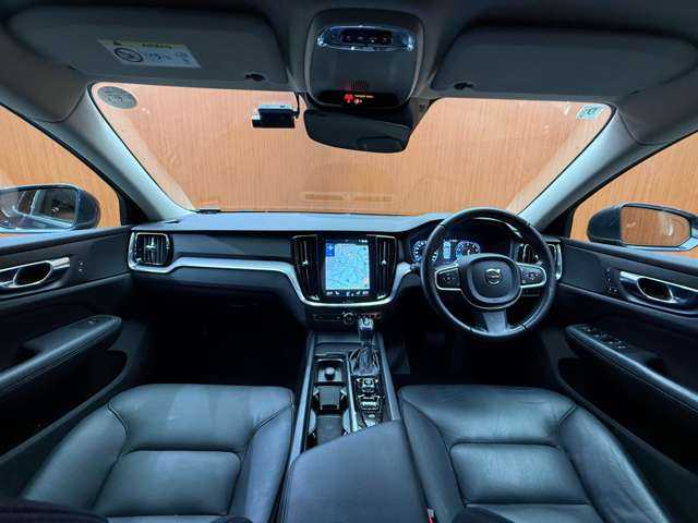 ボルボ Ｖ６０ T5 モメンタム 千葉県 2020(令2)年 3.4万km デニムブルーメタリック インテリセーフ　/純正ナビ　/360°カメラ　/ACC　/BLIS　/黒革　/シートヒーター　/パワーシート　/LEDヘッドライト　/ハイビームアシスト　/自動駐車　/ドライブレコーダー　/電動リアゲート　/純正17インチAW　/ETC
