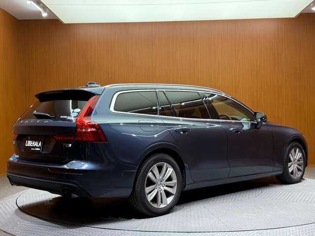 ボルボ Ｖ６０ T5 モメンタム 千葉県 2020(令2)年 3.4万km デニムブルーメタリック インテリセーフ　/純正ナビ　/360°カメラ　/ACC　/BLIS　/黒革　/シートヒーター　/パワーシート　/LEDヘッドライト　/ハイビームアシスト　/自動駐車　/ドライブレコーダー　/電動リアゲート　/純正17インチAW　/ETC