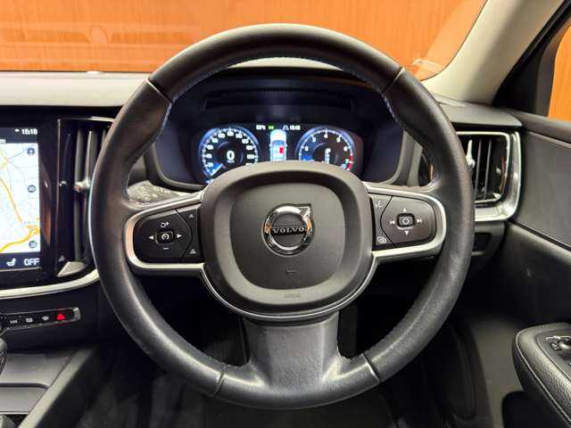 ボルボ Ｖ６０ T5 モメンタム 千葉県 2020(令2)年 3.4万km デニムブルーメタリック インテリセーフ　/純正ナビ　/360°カメラ　/ACC　/BLIS　/黒革　/シートヒーター　/パワーシート　/LEDヘッドライト　/ハイビームアシスト　/自動駐車　/ドライブレコーダー　/電動リアゲート　/純正17インチAW　/ETC