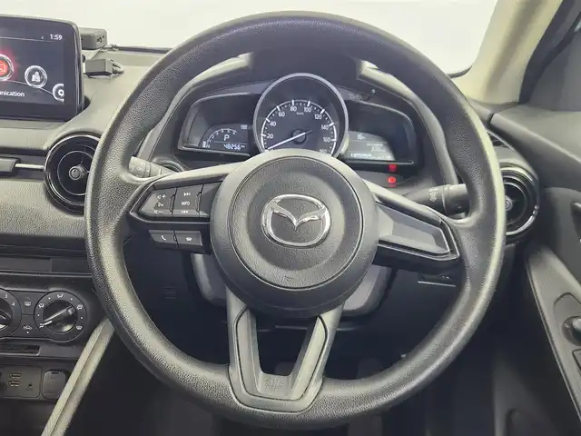 マツダ マツダ２ 15C 愛知県 2020(令2)年 4.9万km アークティックホワイト 法人仕様車/純正7インチマツダコネクトナビ/・Bluetooth/・AM/FM/・USB/・AUX/ブラインドスポットモニタリング/衝突被害軽減ブレーキ/横滑り防止装置/アイドリングストップ/バックカメラ/社外フロアマット/社外LEDヘッドライト/オートライト/プッシュスタート/ETC/スマートキー