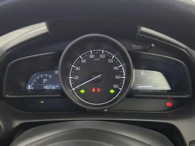 マツダ マツダ２ 15C 愛知県 2020(令2)年 4.9万km アークティックホワイト 法人仕様車/純正7インチマツダコネクトナビ/・Bluetooth/・AM/FM/・USB/・AUX/ブラインドスポットモニタリング/衝突被害軽減ブレーキ/横滑り防止装置/アイドリングストップ/バックカメラ/社外フロアマット/社外LEDヘッドライト/オートライト/プッシュスタート/ETC/スマートキー