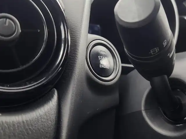 マツダ マツダ２ 15C 愛知県 2020(令2)年 4.9万km アークティックホワイト 法人仕様車/純正7インチマツダコネクトナビ/・Bluetooth/・AM/FM/・USB/・AUX/ブラインドスポットモニタリング/衝突被害軽減ブレーキ/横滑り防止装置/アイドリングストップ/バックカメラ/社外フロアマット/社外LEDヘッドライト/オートライト/プッシュスタート/ETC/スマートキー