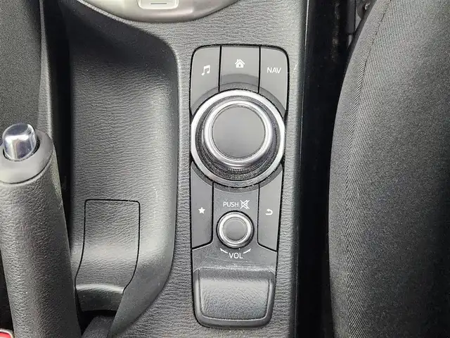 マツダ マツダ２ 15C 愛知県 2020(令2)年 4.9万km アークティックホワイト 法人仕様車/純正7インチマツダコネクトナビ/・Bluetooth/・AM/FM/・USB/・AUX/ブラインドスポットモニタリング/衝突被害軽減ブレーキ/横滑り防止装置/アイドリングストップ/バックカメラ/社外フロアマット/社外LEDヘッドライト/オートライト/プッシュスタート/ETC/スマートキー