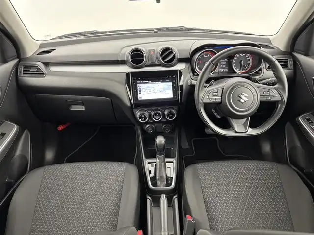 スズキ スイフト XL 福岡県 2017(平29)年 1.8万km スターシルバーメタリック 純正ナビ／フルセグＴＶ　/全方位カメラ　/ビルトインＥＴＣ　/前方ドライブレコーダー　/クルーズコントロール　/衝突軽減ブレーキ　/レーンキープ　/パドルシフト　/プッシュスタート　/シートヒーター　/純正１６インチＡＷ