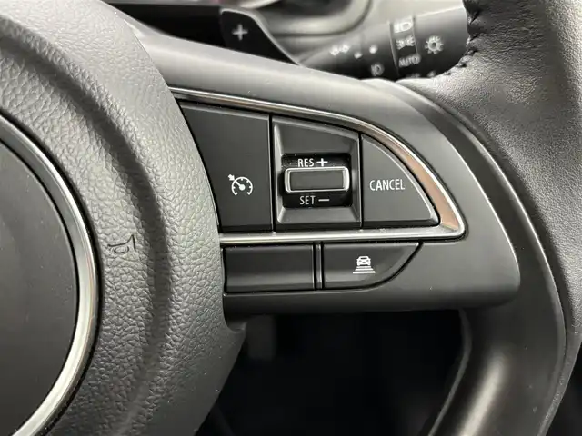 スズキ スイフト XL 福岡県 2017(平29)年 1.8万km スターシルバーメタリック 純正ナビ／フルセグＴＶ　/全方位カメラ　/ビルトインＥＴＣ　/前方ドライブレコーダー　/クルーズコントロール　/衝突軽減ブレーキ　/レーンキープ　/パドルシフト　/プッシュスタート　/シートヒーター　/純正１６インチＡＷ