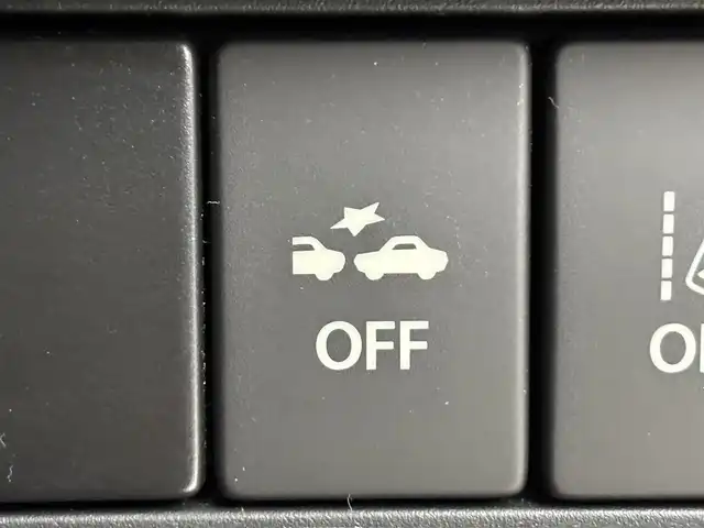 スズキ スイフト XL 福岡県 2017(平29)年 1.8万km スターシルバーメタリック 純正ナビ／フルセグＴＶ　/全方位カメラ　/ビルトインＥＴＣ　/前方ドライブレコーダー　/クルーズコントロール　/衝突軽減ブレーキ　/レーンキープ　/パドルシフト　/プッシュスタート　/シートヒーター　/純正１６インチＡＷ