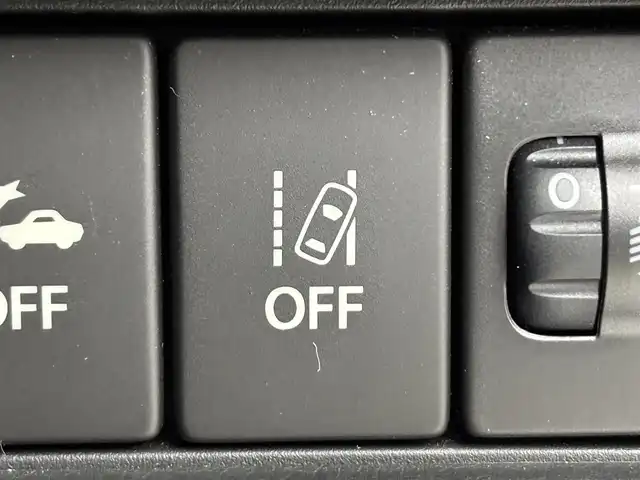 スズキ スイフト XL 福岡県 2017(平29)年 1.8万km スターシルバーメタリック 純正ナビ／フルセグＴＶ　/全方位カメラ　/ビルトインＥＴＣ　/前方ドライブレコーダー　/クルーズコントロール　/衝突軽減ブレーキ　/レーンキープ　/パドルシフト　/プッシュスタート　/シートヒーター　/純正１６インチＡＷ