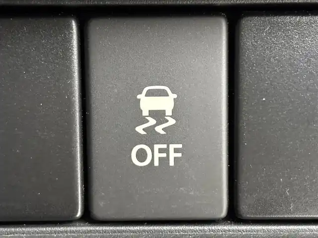 スズキ スイフト XL 福岡県 2017(平29)年 1.8万km スターシルバーメタリック 純正ナビ／フルセグＴＶ　/全方位カメラ　/ビルトインＥＴＣ　/前方ドライブレコーダー　/クルーズコントロール　/衝突軽減ブレーキ　/レーンキープ　/パドルシフト　/プッシュスタート　/シートヒーター　/純正１６インチＡＷ