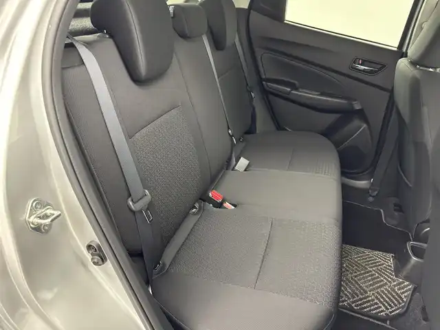 スズキ スイフト XL 福岡県 2017(平29)年 1.8万km スターシルバーメタリック 純正ナビ／フルセグＴＶ　/全方位カメラ　/ビルトインＥＴＣ　/前方ドライブレコーダー　/クルーズコントロール　/衝突軽減ブレーキ　/レーンキープ　/パドルシフト　/プッシュスタート　/シートヒーター　/純正１６インチＡＷ