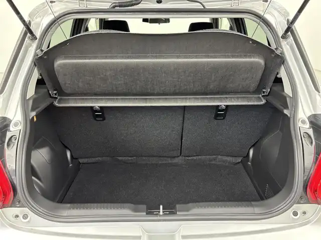 スズキ スイフト XL 福岡県 2017(平29)年 1.8万km スターシルバーメタリック 純正ナビ／フルセグＴＶ　/全方位カメラ　/ビルトインＥＴＣ　/前方ドライブレコーダー　/クルーズコントロール　/衝突軽減ブレーキ　/レーンキープ　/パドルシフト　/プッシュスタート　/シートヒーター　/純正１６インチＡＷ