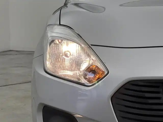 スズキ スイフト XL 福岡県 2017(平29)年 1.8万km スターシルバーメタリック 純正ナビ／フルセグＴＶ　/全方位カメラ　/ビルトインＥＴＣ　/前方ドライブレコーダー　/クルーズコントロール　/衝突軽減ブレーキ　/レーンキープ　/パドルシフト　/プッシュスタート　/シートヒーター　/純正１６インチＡＷ