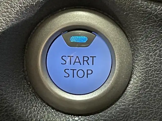 日産 ノート e－パワー X Vセレクション 愛知県 2020(令2)年 8.7万km ブリリアントホワイトパール Ｐａｎａｓｏｎｉｃナビ/アラウンドビューモニター/衝突軽減ブレーキ/車線逸脱警報/クリアランスソナー/デジタルインナーミラー/ドライブレコーダー/ビルトインＥＴＣ/ＩＳＯＦＩＸ/プッシュスタート/アクセサリーソケット/純正フロアマット/純正15インチアルミホイール