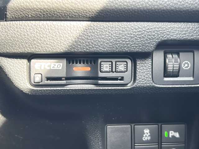 ホンダ シビック LX 道北・旭川 2021(令3)年 3.6万km プラチナホワイトパール /純正ナビ/BT/フルセグ/USB//ホンダセンシング//CMBS//ACC//先行車発進お知らせ//路外逸脱抑制システム//クリアランスソナー//レーンキープアシスト//BSM//標識認識機能//革巻きステアリング//ステアリングスイッチ//前席シートヒーター//オートライト//LEDヘッドライト//フォグランプ//ヘットライトレベライザー//ドライブレコーダー//ETC//ドアバイザー//純正AW夏タイヤ積み込み//トノカバー//アイドリングストップ//オートエアコン//取扱説明書//保証書