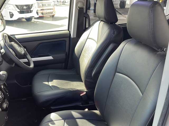 トヨタ ルーミー カスタムG－T 三重県 2023(令5)年 4.8万km パールホワイトⅢ 純正ディスプレイオーディオ/AppleCarPlay、AndroidAuto/両側パワースライドドア/全方位カメラ/衝突軽減ブレーキ/前後コーナーセンサー/前後ドライブレコーダー/追従型クルーズコントロール/純正アルミ15インチ/アイドリングストップ/シートヒーター/レザー調シートカバー/スマートキー/プッシュスタート/ビルトインETC/USB給電/オートホールド/LEDライト/フォグランプ/ウィンカーミラー/フロアマット/ドアバイザー