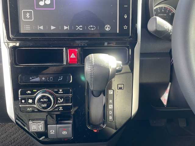 トヨタ ルーミー カスタムG－T 三重県 2023(令5)年 4.8万km パールホワイトⅢ 純正ディスプレイオーディオ/AppleCarPlay、AndroidAuto/両側パワースライドドア/全方位カメラ/衝突軽減ブレーキ/前後コーナーセンサー/前後ドライブレコーダー/追従型クルーズコントロール/純正アルミ15インチ/アイドリングストップ/シートヒーター/レザー調シートカバー/スマートキー/プッシュスタート/ビルトインETC/USB給電/オートホールド/LEDライト/フォグランプ/ウィンカーミラー/フロアマット/ドアバイザー