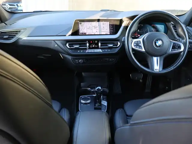 ＢＭＷ １１８ｄ Mスポーツ EDジョイ+ 宮城県 2020(令2)年 5.2万km アルピンホワイトⅢ 純正ナビ【ＢＴ／ＨＤＤ】　/ワイヤレス充電　/アダプティブクルーズコントロール　/ドライビングアシスト　/メモリー付きパワーシート　/ハーフレザーシート　/パワーバックドア　/バックカメラ　/アンビエントライト　/パーキングアシスト　/オートホールド　/純正18インチAW　/前方ドライブレコーダー　/LEDヘッドライト　/前後コーナーセンサー　/ミラー一体型ETC　/コンフォートアクセス/ブラックグリル/禁煙車