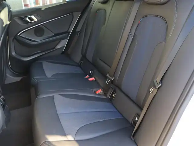 ＢＭＷ １１８ｄ Mスポーツ EDジョイ+ 宮城県 2020(令2)年 5.2万km アルピンホワイトⅢ 純正ナビ【ＢＴ／ＨＤＤ】　/ワイヤレス充電　/アダプティブクルーズコントロール　/ドライビングアシスト　/メモリー付きパワーシート　/ハーフレザーシート　/パワーバックドア　/バックカメラ　/アンビエントライト　/パーキングアシスト　/オートホールド　/純正18インチAW　/前方ドライブレコーダー　/LEDヘッドライト　/前後コーナーセンサー　/ミラー一体型ETC　/コンフォートアクセス/ブラックグリル/禁煙車