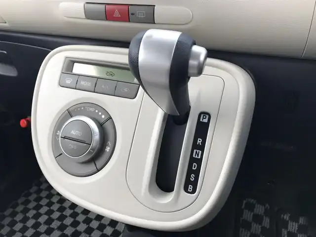 ダイハツ ミラ ココア X 鳥取県 2013(平25)年 9.4万km パールホワイトⅢ ４・W・D/純正CDオーディオ/AM/FM/AUX/アイドリングストップ/電動格納ミラー/ハロゲンヘットライト/純正ホイールキャップ/オートエアコン/ベンチシート/フロアマット/ドアバイザー/スマートキー/スペアキー