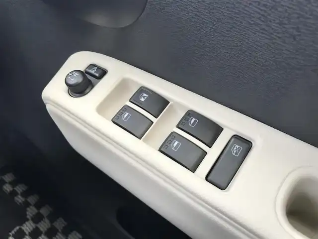 ダイハツ ミラ ココア X 鳥取県 2013(平25)年 9.4万km パールホワイトⅢ ４・W・D/純正CDオーディオ/AM/FM/AUX/アイドリングストップ/電動格納ミラー/ハロゲンヘットライト/純正ホイールキャップ/オートエアコン/ベンチシート/フロアマット/ドアバイザー/スマートキー/スペアキー