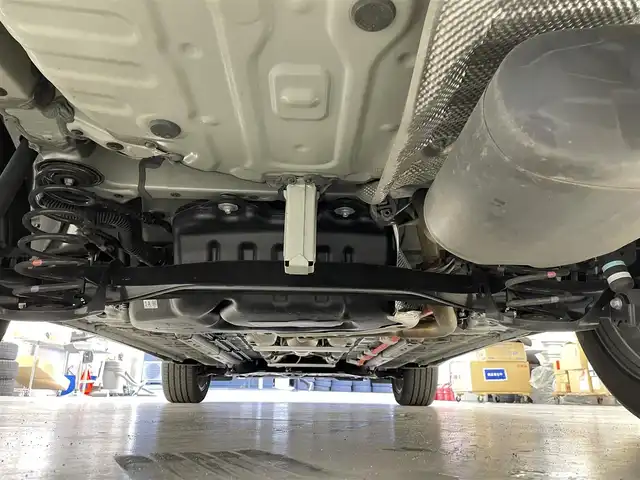 トヨタ カローラ クロス ハイブリッド Z 滋賀県 2023(令5)年 3.1万km プラチナホワイトパールマイカ 純正10.5インチナビ/【Bluetooth/USB/Miracast/フルセグTV】/ハーフレザーシート/バックカメラ/追従クルーズコントロール/プリクラッシュセーフティ/レーンディパーチャーアラート/プロアクティブドライビングアシスト/ブラインドスポットモニター/安心降車アシスト/ロードサインアシスト/LEDヘッドライト/オートマチックハイビーム/クリアランスソナー/前後ドライブレコーダー/D席パワーシート/D/Nシートヒーター/ビルトインETC2.0/パワーバックドア/電動パーキングブレーキ/オートブレーキホールド/純正フロアマット/プッシュスタート/スマートキー/ステアリングリモコン