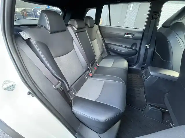 トヨタ カローラ クロス ハイブリッド Z 滋賀県 2023(令5)年 3.1万km プラチナホワイトパールマイカ 純正10.5インチナビ/【Bluetooth/USB/Miracast/フルセグTV】/ハーフレザーシート/バックカメラ/追従クルーズコントロール/プリクラッシュセーフティ/レーンディパーチャーアラート/プロアクティブドライビングアシスト/ブラインドスポットモニター/安心降車アシスト/ロードサインアシスト/LEDヘッドライト/オートマチックハイビーム/クリアランスソナー/前後ドライブレコーダー/D席パワーシート/D/Nシートヒーター/ビルトインETC2.0/パワーバックドア/電動パーキングブレーキ/オートブレーキホールド/純正フロアマット/プッシュスタート/スマートキー/ステアリングリモコン