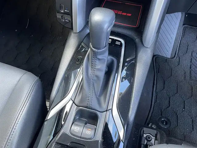 トヨタ カローラ クロス ハイブリッド Z 滋賀県 2023(令5)年 3.1万km プラチナホワイトパールマイカ 純正10.5インチナビ/【Bluetooth/USB/Miracast/フルセグTV】/ハーフレザーシート/バックカメラ/追従クルーズコントロール/プリクラッシュセーフティ/レーンディパーチャーアラート/プロアクティブドライビングアシスト/ブラインドスポットモニター/安心降車アシスト/ロードサインアシスト/LEDヘッドライト/オートマチックハイビーム/クリアランスソナー/前後ドライブレコーダー/D席パワーシート/D/Nシートヒーター/ビルトインETC2.0/パワーバックドア/電動パーキングブレーキ/オートブレーキホールド/純正フロアマット/プッシュスタート/スマートキー/ステアリングリモコン