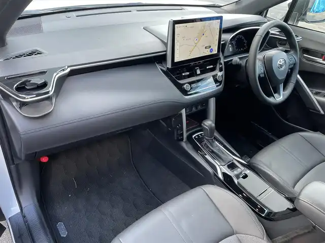 トヨタ カローラ クロス ハイブリッド Z 滋賀県 2023(令5)年 3.1万km プラチナホワイトパールマイカ 純正10.5インチナビ/【Bluetooth/USB/Miracast/フルセグTV】/ハーフレザーシート/バックカメラ/追従クルーズコントロール/プリクラッシュセーフティ/レーンディパーチャーアラート/プロアクティブドライビングアシスト/ブラインドスポットモニター/安心降車アシスト/ロードサインアシスト/LEDヘッドライト/オートマチックハイビーム/クリアランスソナー/前後ドライブレコーダー/D席パワーシート/D/Nシートヒーター/ビルトインETC2.0/パワーバックドア/電動パーキングブレーキ/オートブレーキホールド/純正フロアマット/プッシュスタート/スマートキー/ステアリングリモコン