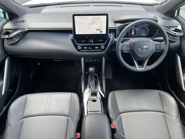 トヨタ カローラ クロス ハイブリッド Z 滋賀県 2023(令5)年 3.1万km プラチナホワイトパールマイカ 純正10.5インチナビ/【Bluetooth/USB/Miracast/フルセグTV】/ハーフレザーシート/バックカメラ/追従クルーズコントロール/プリクラッシュセーフティ/レーンディパーチャーアラート/プロアクティブドライビングアシスト/ブラインドスポットモニター/安心降車アシスト/ロードサインアシスト/LEDヘッドライト/オートマチックハイビーム/クリアランスソナー/前後ドライブレコーダー/D席パワーシート/D/Nシートヒーター/ビルトインETC2.0/パワーバックドア/電動パーキングブレーキ/オートブレーキホールド/純正フロアマット/プッシュスタート/スマートキー/ステアリングリモコン