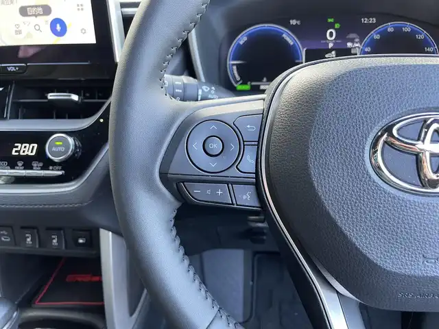 トヨタ カローラ クロス ハイブリッド Z 滋賀県 2023(令5)年 3.1万km プラチナホワイトパールマイカ 純正10.5インチナビ/【Bluetooth/USB/Miracast/フルセグTV】/ハーフレザーシート/バックカメラ/追従クルーズコントロール/プリクラッシュセーフティ/レーンディパーチャーアラート/プロアクティブドライビングアシスト/ブラインドスポットモニター/安心降車アシスト/ロードサインアシスト/LEDヘッドライト/オートマチックハイビーム/クリアランスソナー/前後ドライブレコーダー/D席パワーシート/D/Nシートヒーター/ビルトインETC2.0/パワーバックドア/電動パーキングブレーキ/オートブレーキホールド/純正フロアマット/プッシュスタート/スマートキー/ステアリングリモコン